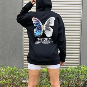 Kadın Siyah Butterfly Kelebek Baskılı Kapüşonlu Oversize Sweatshirt KELEBEKOVERSİZESW