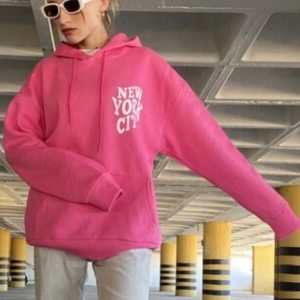Kadın Pembe New York City Baskılı Kapüşonlu Oversize Sweatshirt