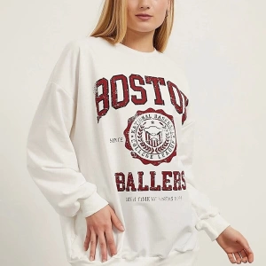 Kadın Beyaz Boston Bisiklet Yaka Sweatshirt Benisengiydirbeyazbostonsweatshirt