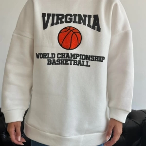Beyaz Virginia Baskılı Oversize Bisiklet Yaka Kadın Sweatshirt bsgvirginiabaske