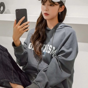 Kadın Koyu Gri Optımısm Baskılı Oversize Kapüşonlu Sweatshirt Benisengiydiroptı
