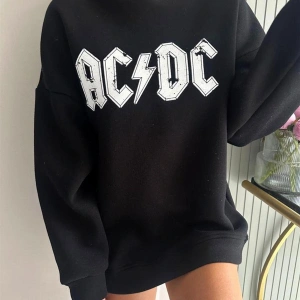 ACDC Renkli Oversize Bisiklet Yaka Pamuklu Sweatshirt Siyah