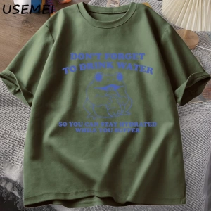 Acı çekerken hidrate kalmak T-Shirt Vintage stil komik kurbağa grafik Tee yaz pamuk kısa koll