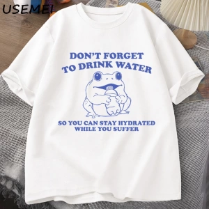 Acı çekerken hidrate kalmak T-Shirt Vintage stil komik kurbağa grafik Tee yaz pamuk kısa koll