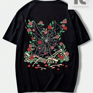 Anime Erkek Figürü ve Japon Harf Grafikli Tişört