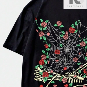 Anime Erkek Figürü ve Japon Harf Grafikli Tişört