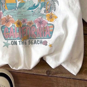Attrition Casual Dolphin, Palmiye Ağacı ve Dalga Baskılı Slim Fit Kısa Kollu Beyaz Tişört Kad