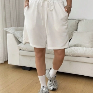 Bağcıklı Bel Eğimli Cep Şort