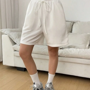 Bağcıklı Bel Eğimli Cep Şort