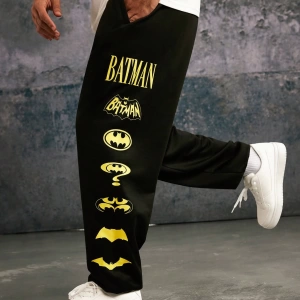 BATMAN X SHEIN 85. Erkek Günlük Bol Örgü Jogger Pantolon Çoklu Klasik Logo Baskıları, Siyah