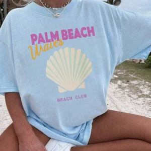 Bayan Yaz Eğlence Tatil Stili Harf Kabuk Baskı Desen Yuvarlak Yaka Kısa Kollu Tişört Moda Ve