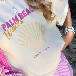 Bayan Yaz Eğlence Tatil Stili Harf Kabuk Baskı Desen Yuvarlak Yaka Kısa Kollu Tişört Moda Ve