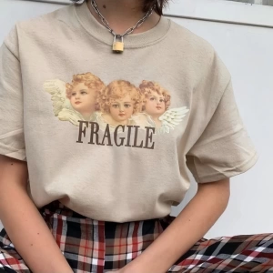 Bej Unisex Fragile Tişört
