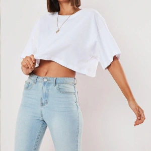 Beyaz %100 Pamuk Bisiklet Yaka Oversize Crop T-shirt