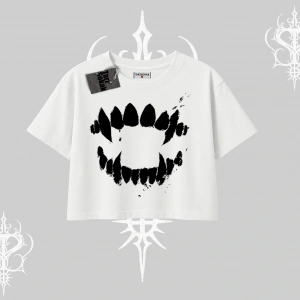 Beyaz Crop Tişört Vampir Dış