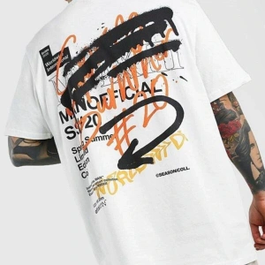 Beyaz Erkek Grafiti Baskılı Oversize T-shirt