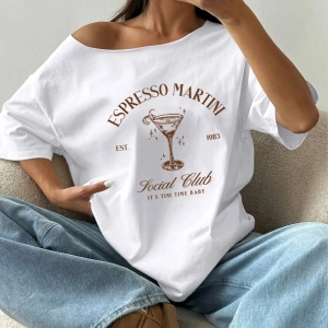 Beyaz Kadın Düşük Omuz Kayık Yaka Baskılı