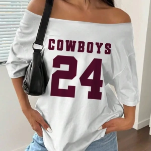 Beyaz Kadın Düşük Omuz Kayık Yaka Baskılı