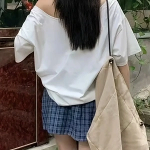 Beyaz Kadın Düşük Omuz Kayık Yaka Baskılı