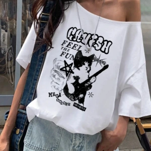 Beyaz Kadın Düşük Omuz Kayık Yaka Feel Fun Baskılı