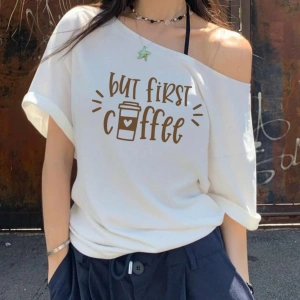 Beyaz Kadın Düşük Omuz Kayık Yaka First Coffe Baskılı