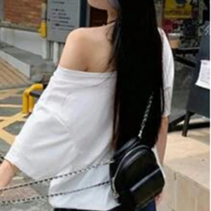 Beyaz Kadın Düşük Omuz Kayık Yaka Kalp Kanat Baskılı