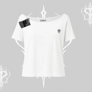 Beyaz Kayık yaka Tişört Özel logolu