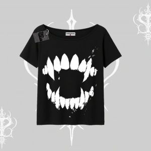 Beyaz Kayık yaka Tişört Vampir Dış