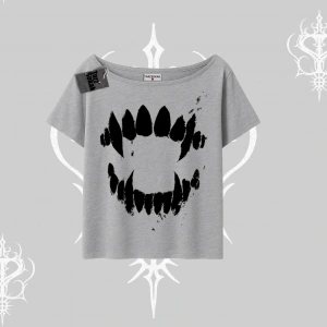 Beyaz Kayık yaka Tişört Vampir Dış