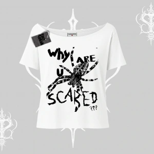 Beyaz Kayık yaka Tişört Why are u Scared