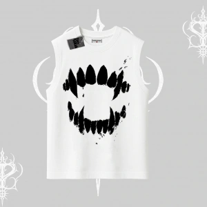 Beyaz Kolsuz Tişört Vampir Dış