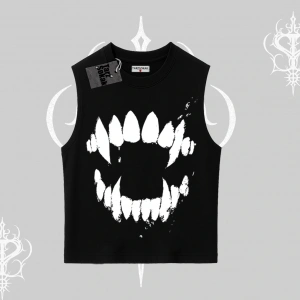 Beyaz Kolsuz Tişört Vampir Dış