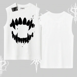 Beyaz Kolsuz Tişört Vampir Dış