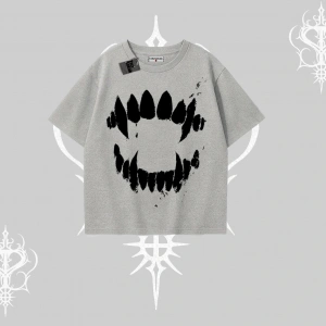 Beyaz Oversize Tişört Vampir Dış