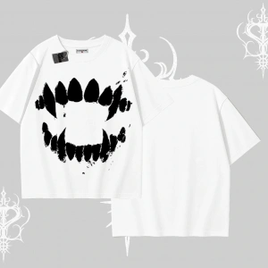 Beyaz Oversize Tişört Vampir Dış