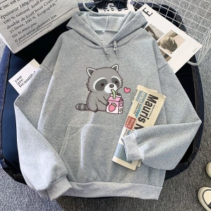 Beyaz Sevimli Rakun İçme Çilek Sütü Hoodies Kawaii GrafikKarikatür