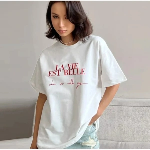 Beyaz Şık Kalp Mektup Baskılı Gevşek O-Boyun Yarım Kollu Tee Yaz