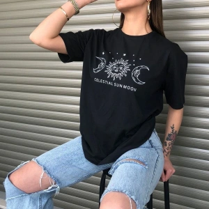 Bisiklet Yaka Siyah Ay Baskılı Oversize