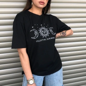 Bisiklet Yaka Siyah Ay Baskılı Oversize