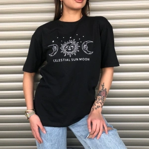 Bisiklet Yaka Siyah Ay Baskılı Oversize