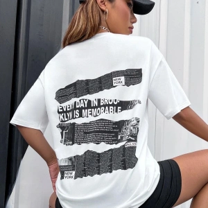 Brooklyn Slogan Baskılı Gazete Desenli Oversize