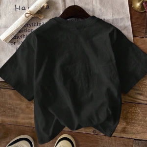 Büyük Beden Fiyonk Logo Baskılı Rahat Minimalist Desen Yuvarlak Yaka Kısa Kollu Tişö