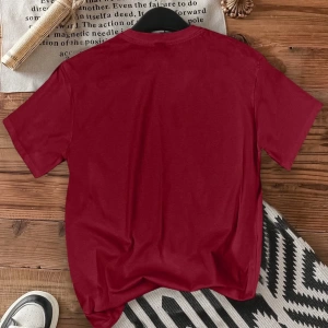 Büyük Beden Fiyonk Logo Baskılı Rahat Minimalist Desen Yuvarlak Yaka Kısa Kollu Tişö