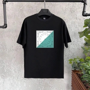 Carpet Baskılı Beyaz Baskılı Erkek