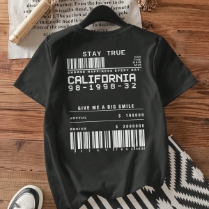 Casual Barkod ve Kaliforniya Yazılı Grafik Beyaz Yuvarlak Yaka Kısa Kollu Fitted Tiş