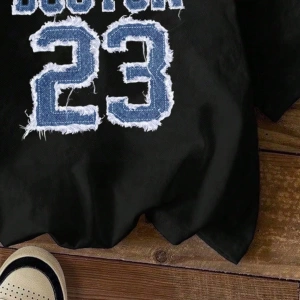 Casual Blue Aplike Boston 23 Baskılı Siyah Bol Yuvarlak Yaka Kısa Kollu Tişört, Pa