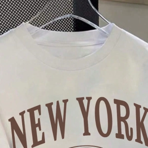 Casual Cheetah Desenli ve Kiraz Grafikli Yuvarlak Yaka Kısa Kollu Dar Kesim Kadın Ti