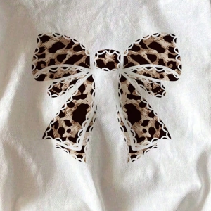 Casual Cheetah Desenli ve Kiraz Grafikli Yuvarlak Yaka Kısa Kollu Dar Kesim Kadın Ti