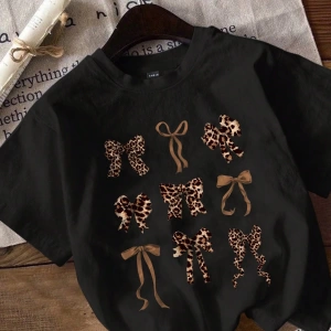 Casual Cheetah Desenli ve Kiraz Grafikli Yuvarlak Yaka Kısa Kollu Dar Kesim Kadın Ti