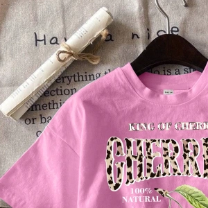 Casual Minimalist Kiraz Desenli Yuvarlak Yaka Kısa Kollu Dar Kesim Kadın Tişörtü, Ya